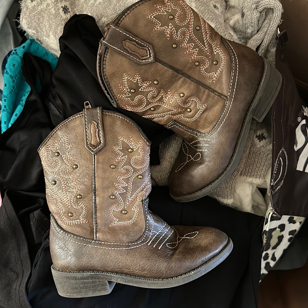 Size 9 cowgirl brown boots